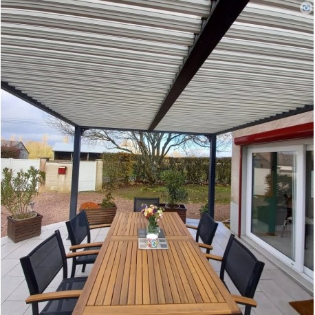 Pérgola bioclimática Habrita 21,5 m2 Aluminio antracita y cubierta con lamas de color crudo